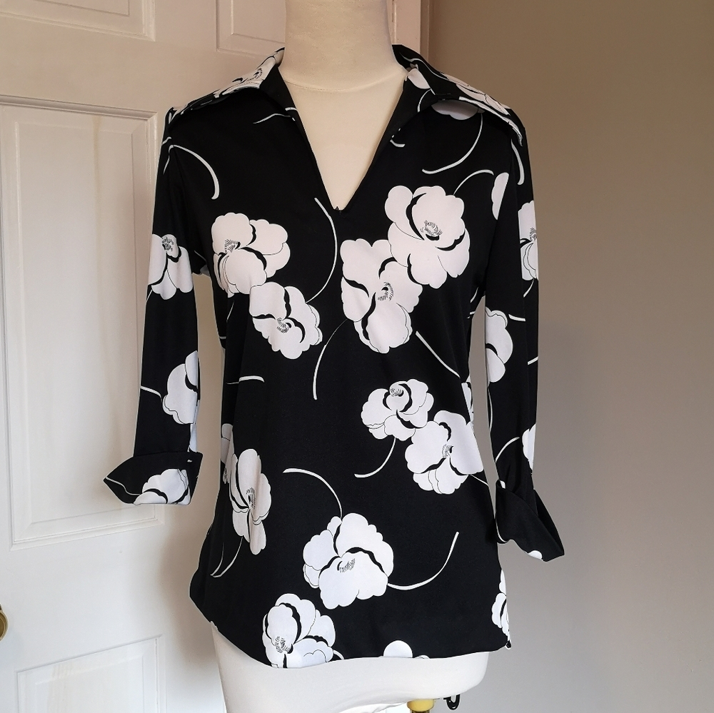 Vintage floral V neck blouse union made 80s size small mod slim fit black white